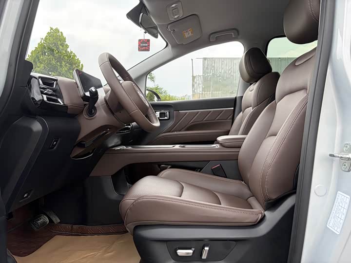Wuling Starlight 730 Hybrid/EV, 2025 — фото 5 из 9