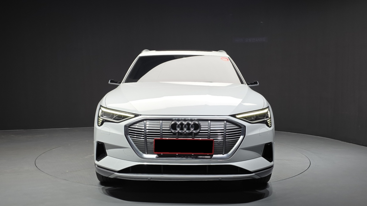Audi e-tron, 2022 — фото 3 из 12