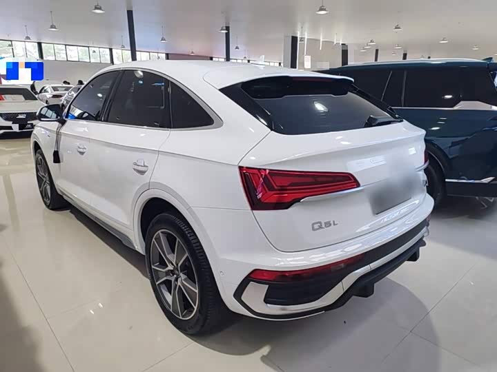Audi Q5L Sportback, 2022 — фото 5 из 9