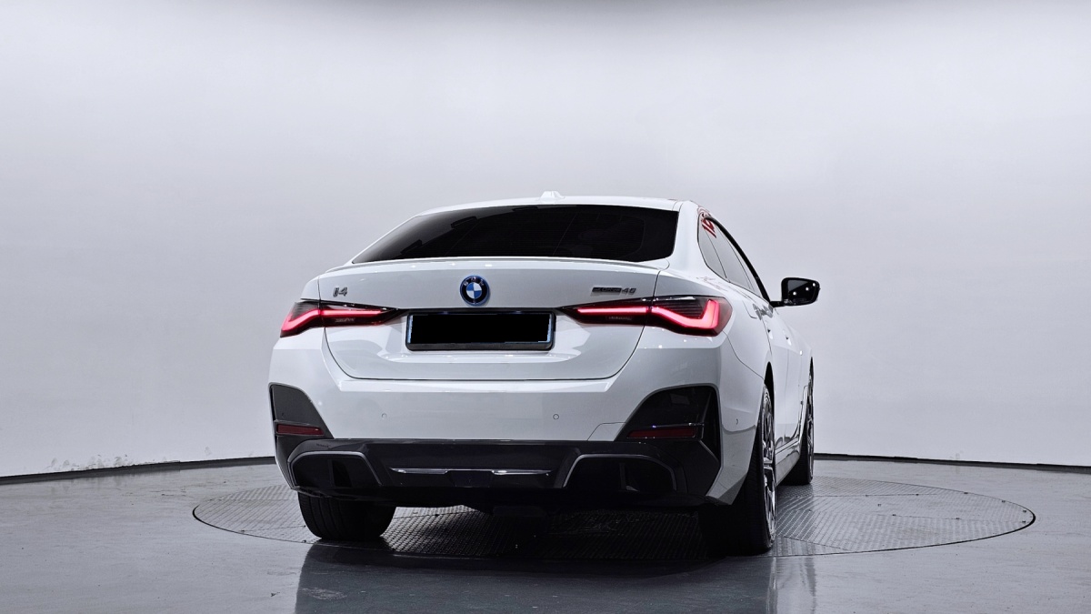 BMW i4, 2022 — фото 4 из 12