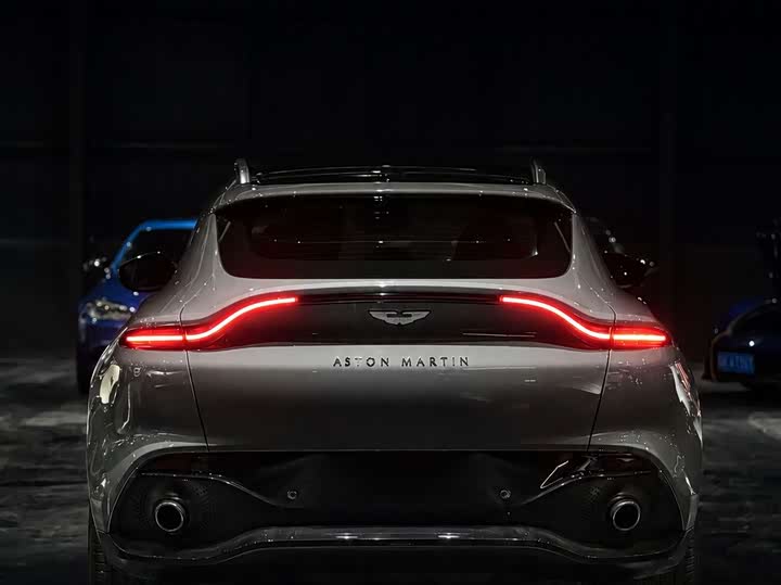 Aston Martin DBX, 2022 — фото 3 из 9