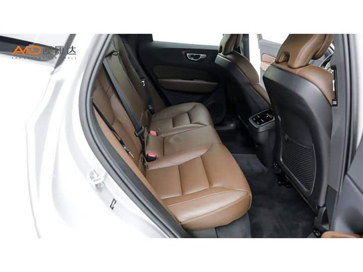 Volvo XC60, 2021 — фото 8 из 9