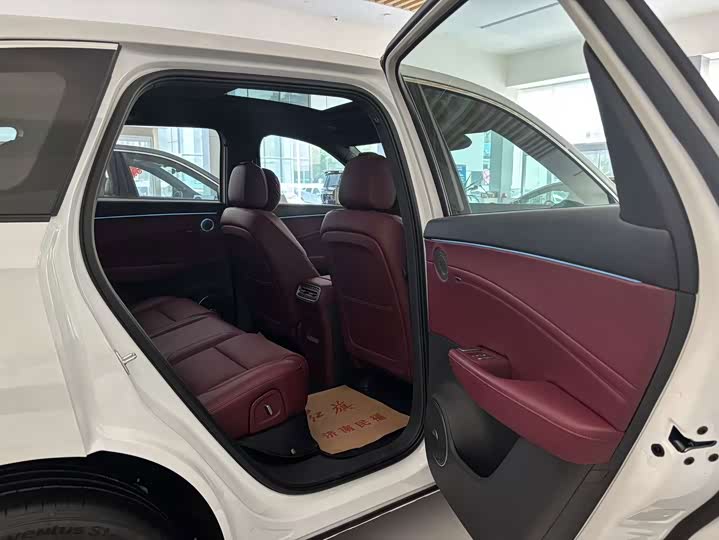 Hongqi HS6 Hybrid, 2025 — фото 8 из 9