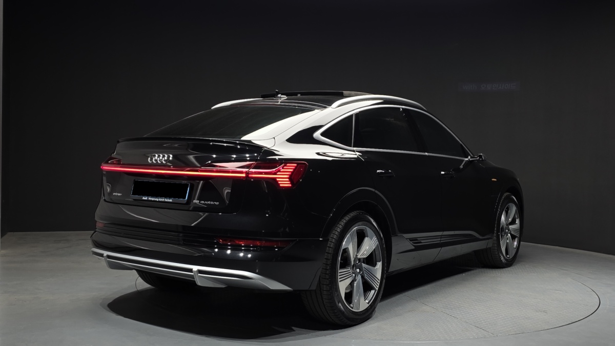 Audi e-tron, 2021 — фото 2 из 12