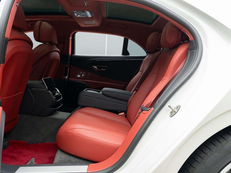 Bentley Flying Spur, 2023 — фото 11 из 12