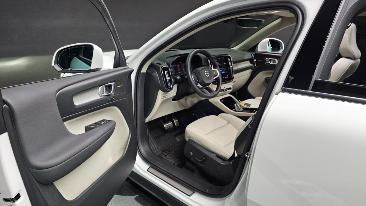 Volvo XC40, 2023 — фото 9 из 12