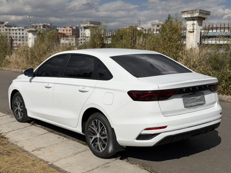 Geely Emgrand, 2023 — фото 5 из 12