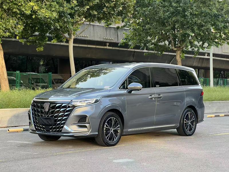 Roewe iMax 8, 2023 — купить в Ярославле под ключ