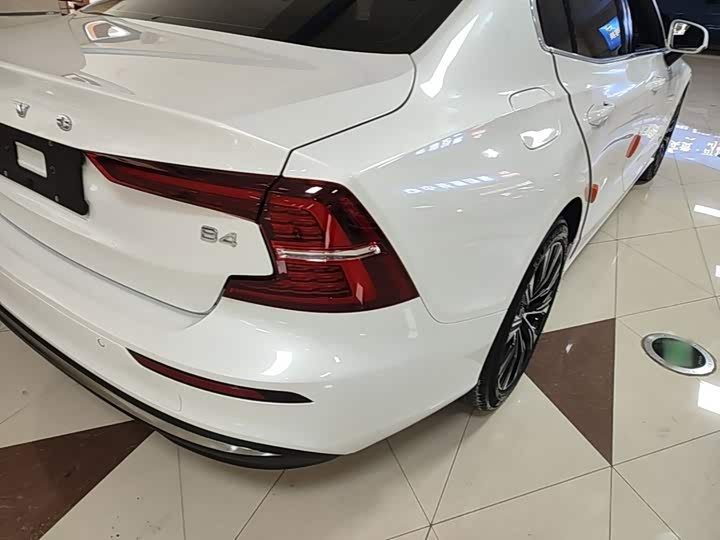 Volvo S60, 2023 — фото 8 из 9