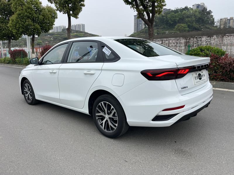 Geely Emgrand, 2025 — фото 4 из 12
