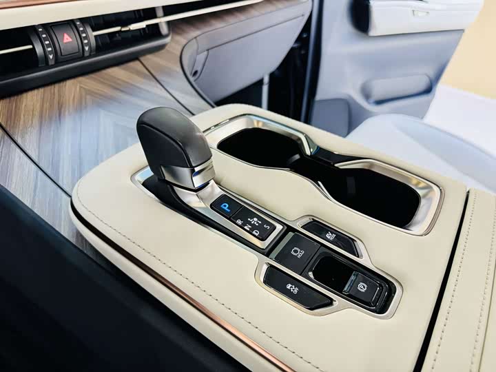 Lexus LM, 2023 — фото 5 из 9