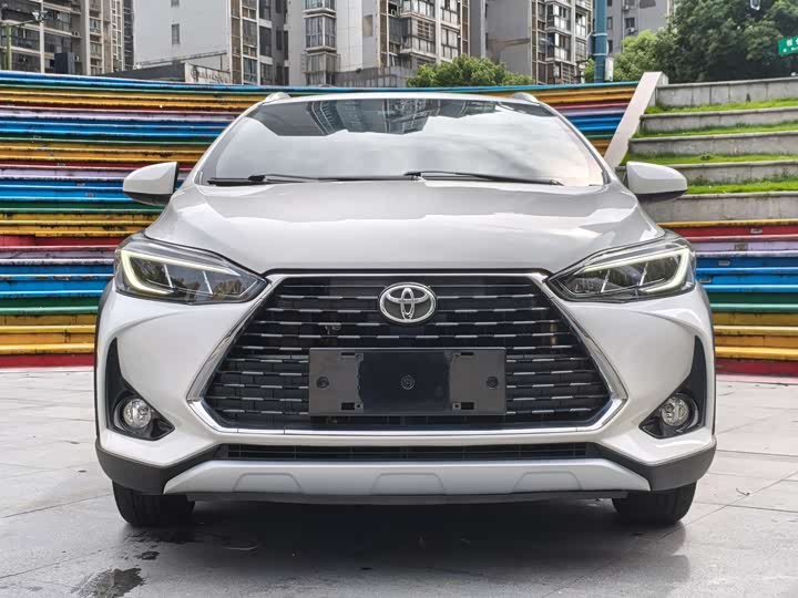 Toyota Yaris L Hatchback, 2022 — фото 2 из 9