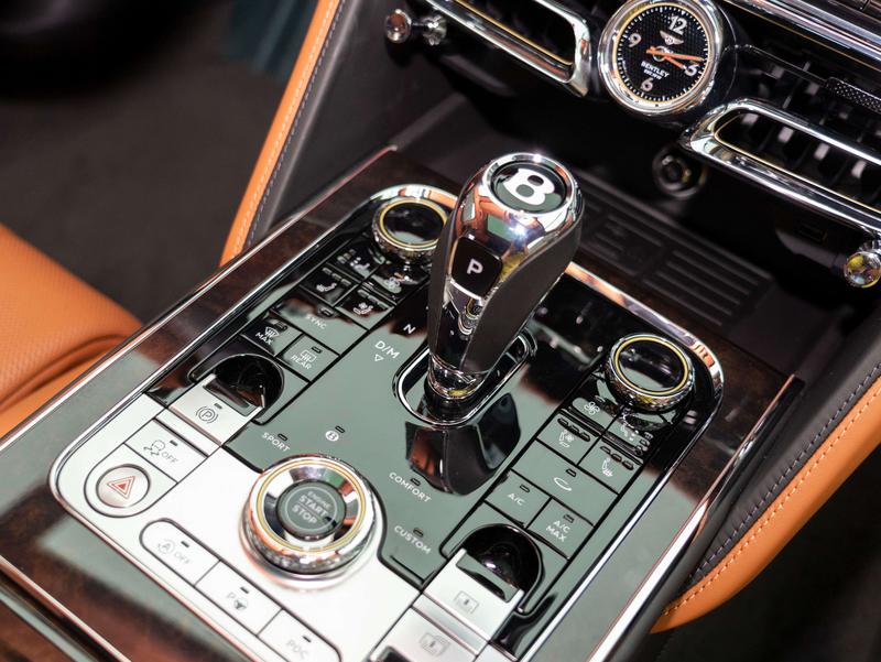 Bentley Flying Spur, 2022 — фото 8 из 11