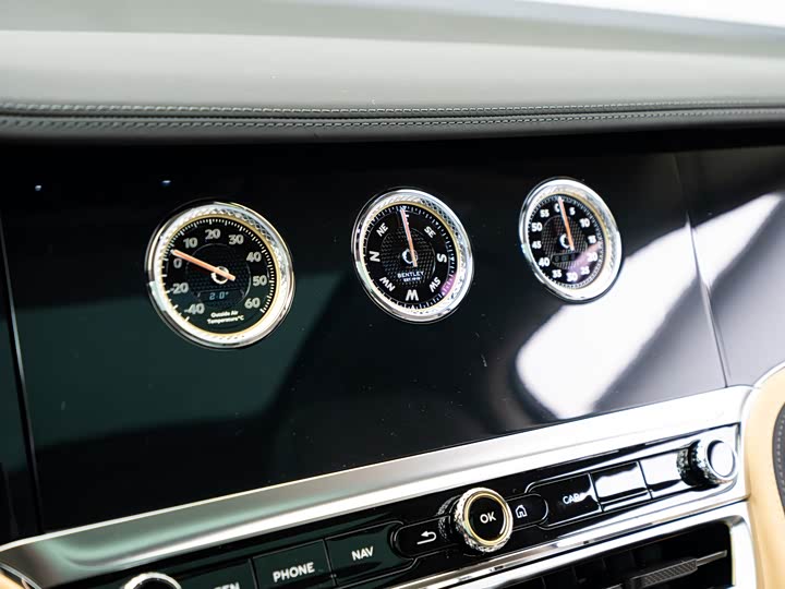 Bentley Flying Spur Hybrid, 2025 — фото 8 из 9