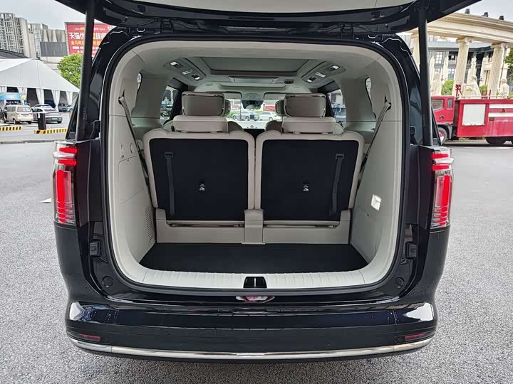 Volvo EM90, 2025 — фото 7 из 9