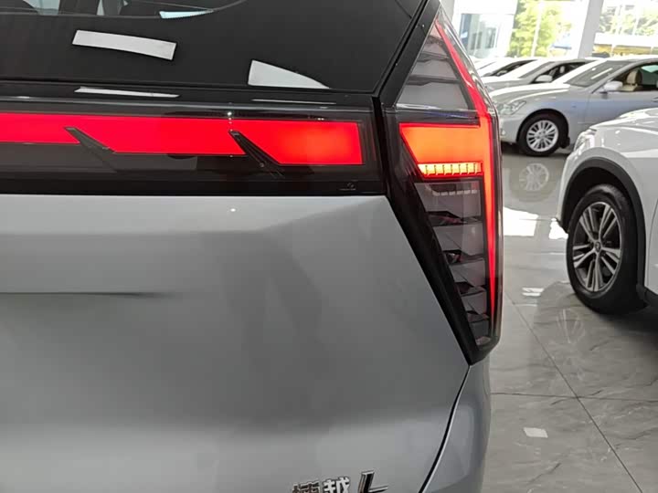 Geely Atlas L, 2024 — фото 8 из 9