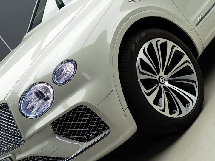 Bentley Bentayga Hybrid, 2021 — фото 3 из 9