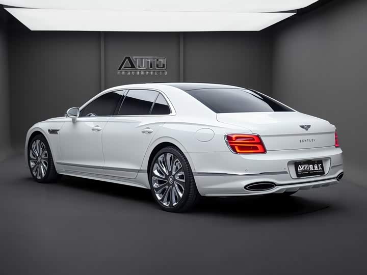 Bentley Flying Spur Hybrid, 2025 — фото 6 из 9