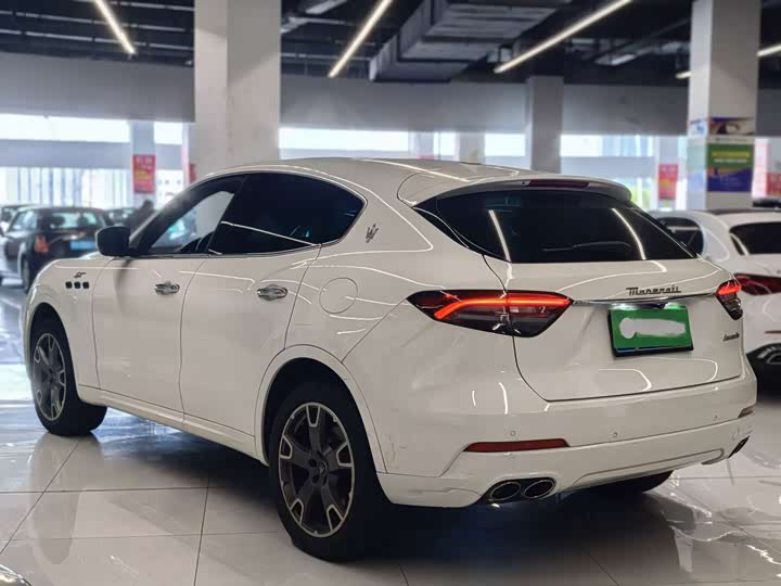 Maserati Levante, 2022 — фото 4 из 9