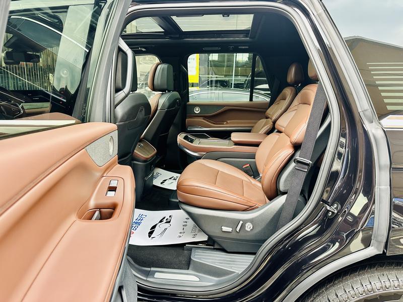 Lincoln Navigator, 2025 — фото 8 из 9