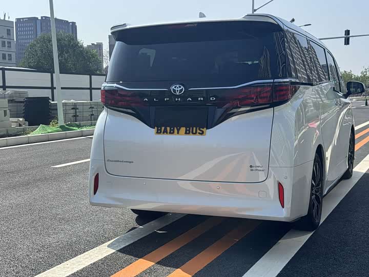 Toyota Alphard, 2025 — фото 2 из 9