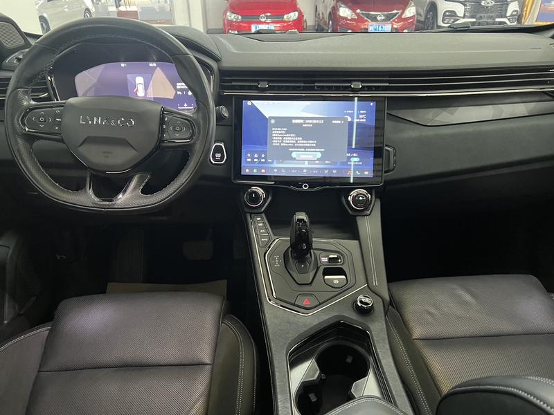 Lynk & Co 01, 2023 — фото 7 из 11