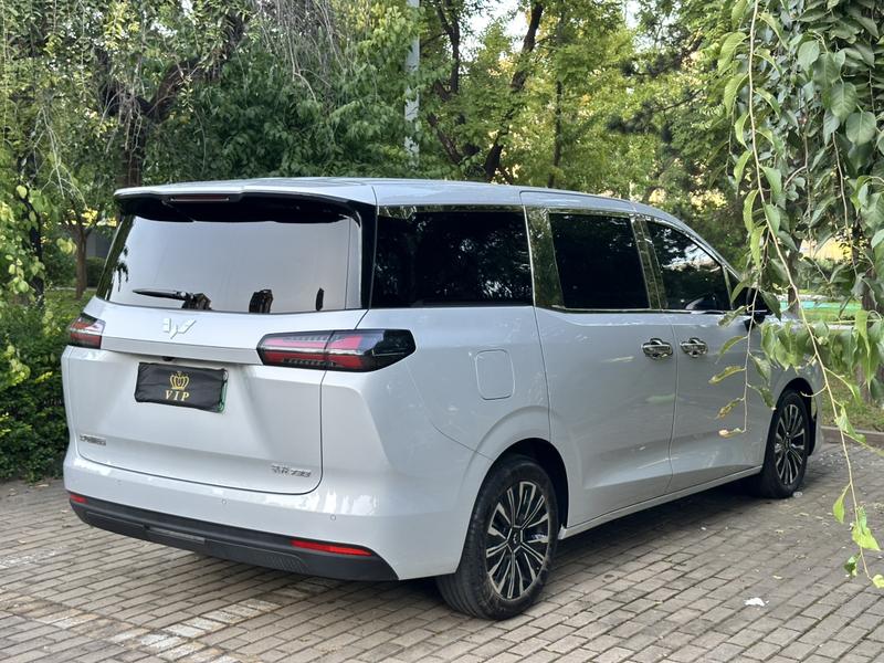 Wuling Starlight 730 Hybrid/EV, 2025 — фото 6 из 12