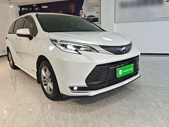 Toyota Sienna, 2023 — фото 4 из 9