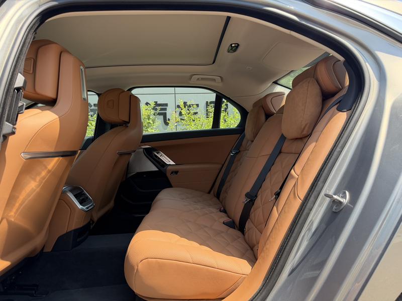 BMW 7 Series, 2025 — фото 9 из 10
