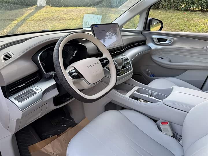 Roewe iMax 8 EV, 2025 — фото 7 из 9