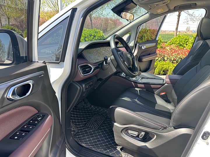 GAC Trumpchi M6, 2022 — фото 10 из 12