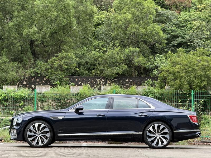 Bentley Flying Spur, 2023 — фото 4 из 12