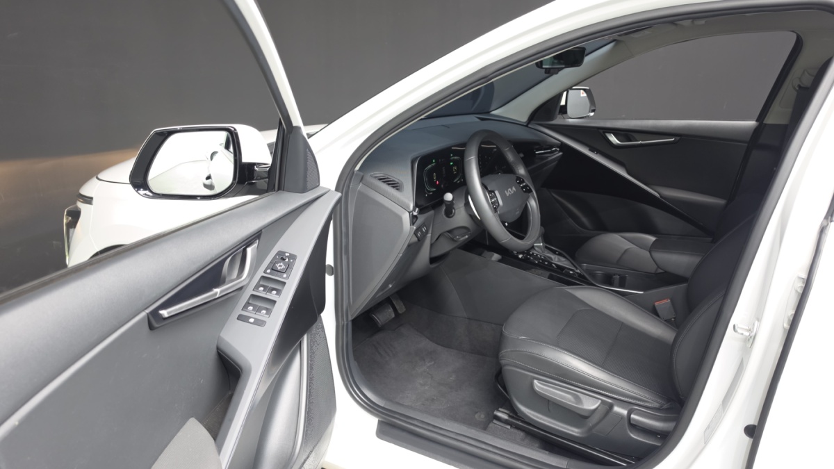Kia Niro, 2023 — фото 10 из 12