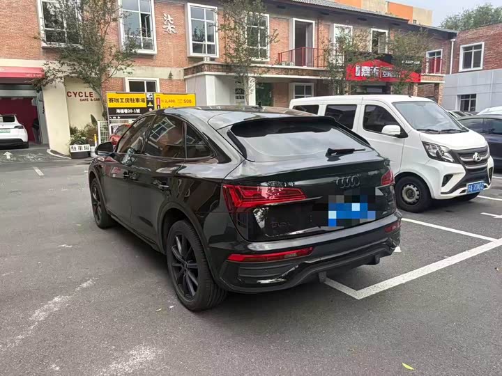 Audi Q5L Sportback, 2022 — фото 7 из 9