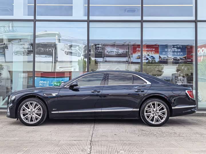 Bentley Flying Spur Hybrid, 2022 — фото 3 из 9