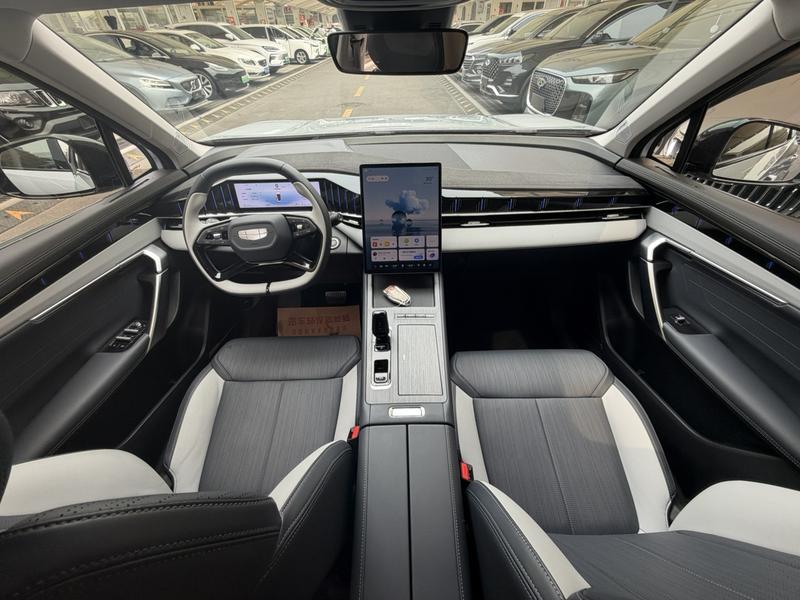 Geely Atlas L, 2024 — фото 4 из 10