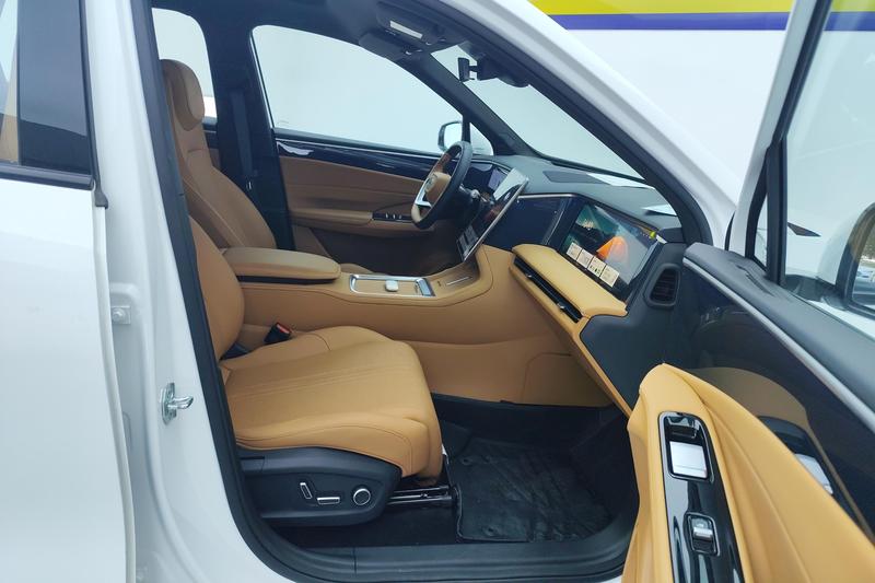 Geely Galaxy L7, 2024 — фото 11 из 12