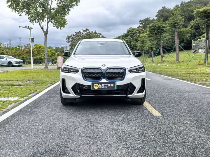 BMW iX3, 2022 — фото 2 из 9