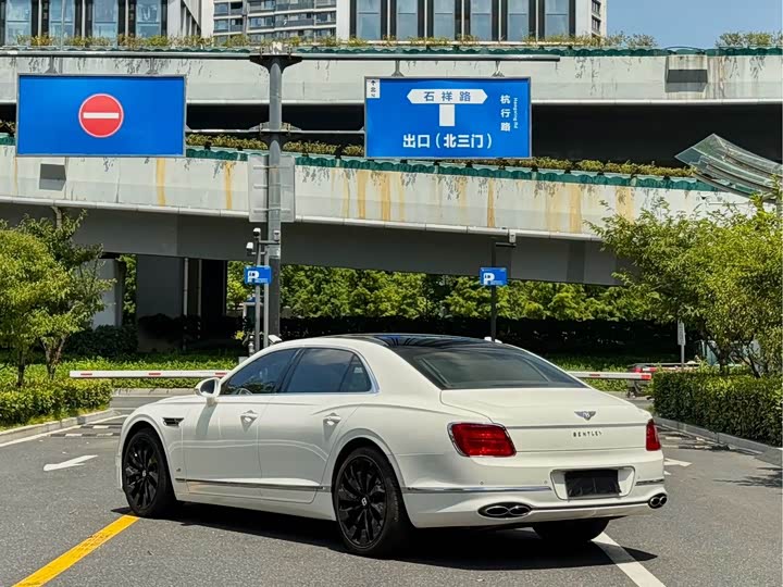 Bentley Flying Spur, 2022 — фото 9 из 9