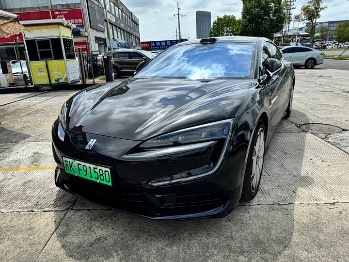 BYD Yangwang U7, 2025 — фото 2 из 9