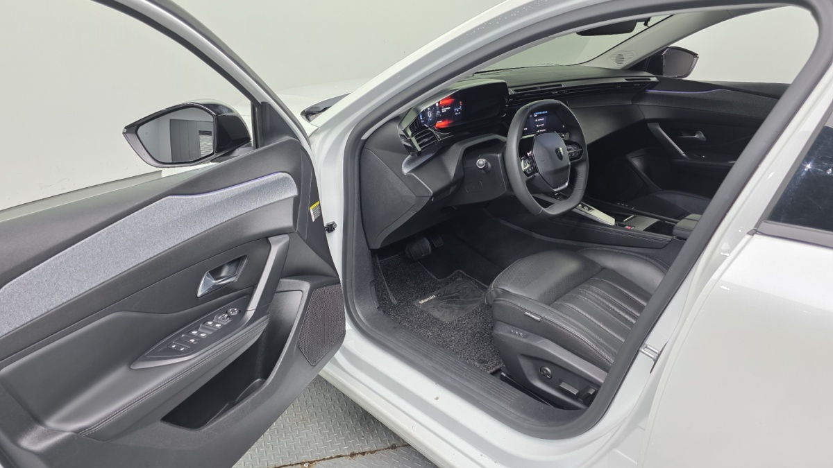 Peugeot 308, 2023 — фото 11 из 12