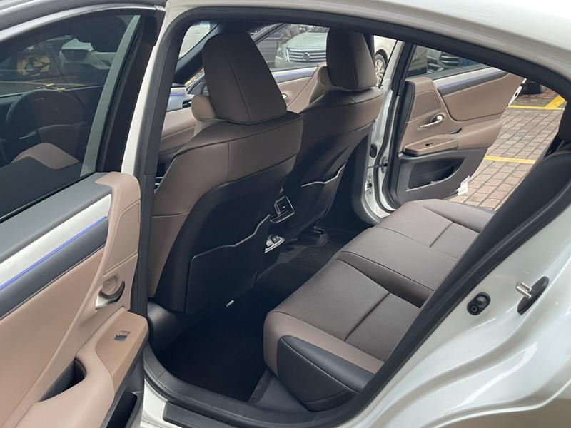 Lexus ES, 2024 — фото 10 из 11