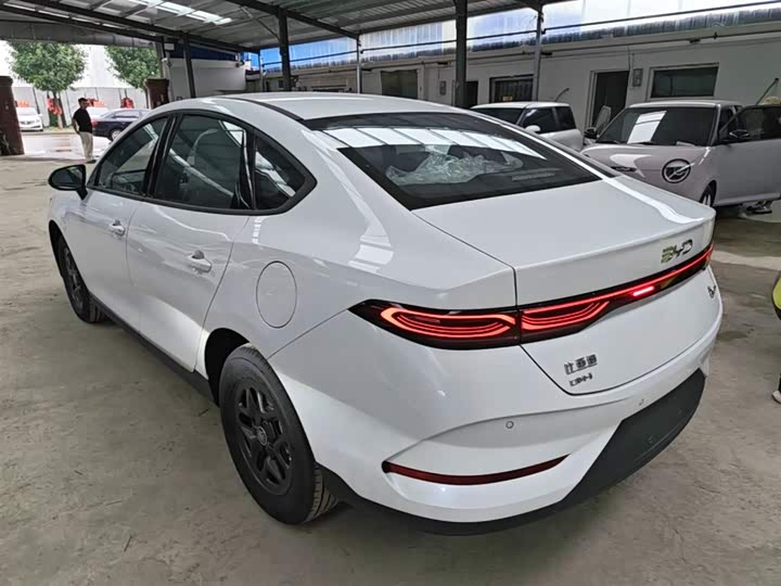 BYD Qin Plus, 2026 — фото 5 из 9