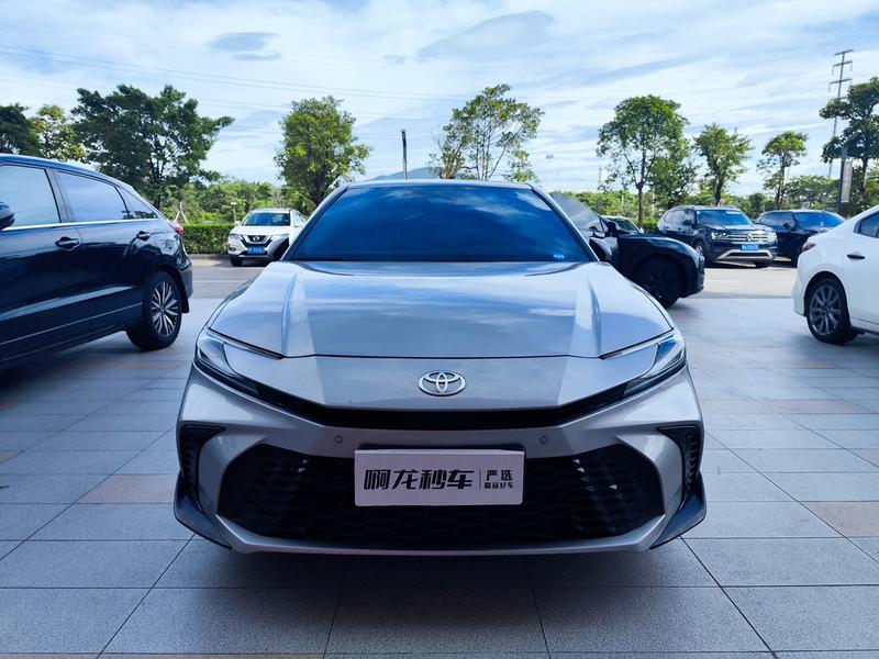 Toyota Camry, 2024 — фото 2 из 10