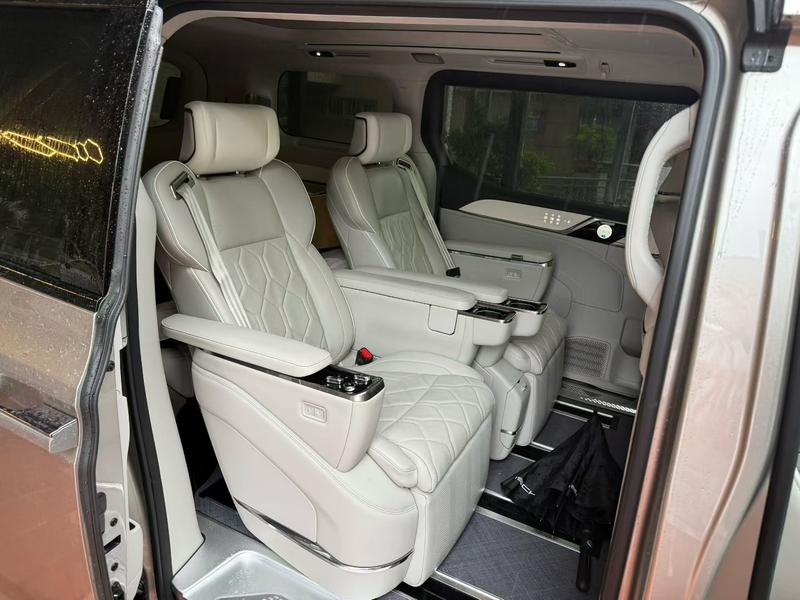 Volvo EM90, 2024 — фото 8 из 9