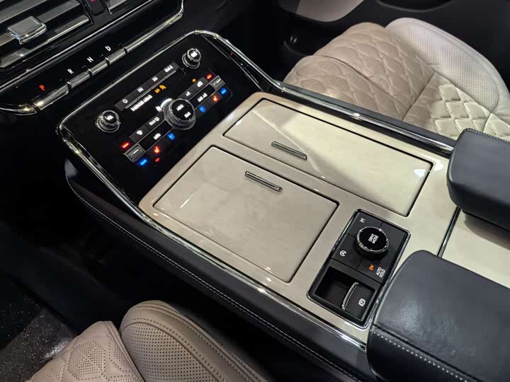 Lincoln Navigator One, 2022 — фото 8 из 9