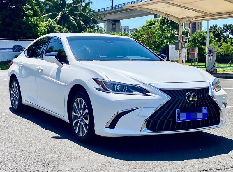 Lexus ES, 2023 — фото 3 из 10