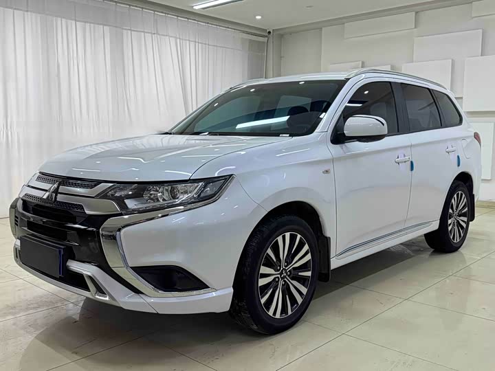 Mitsubishi Outlander, 2021 — купить в Перми под ключ