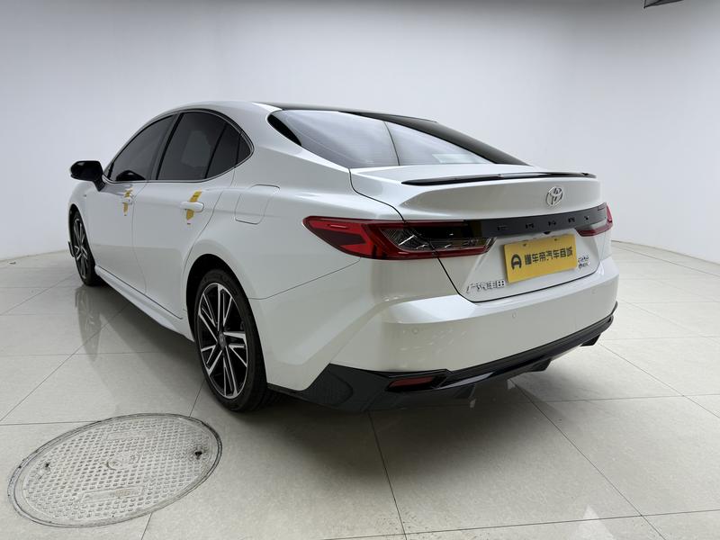 Toyota Camry, 2025 — фото 5 из 12