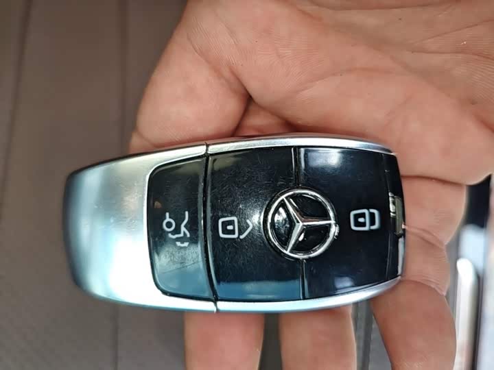 Mercedes-Benz E-Class Hybrid, 2022 — фото 9 из 9